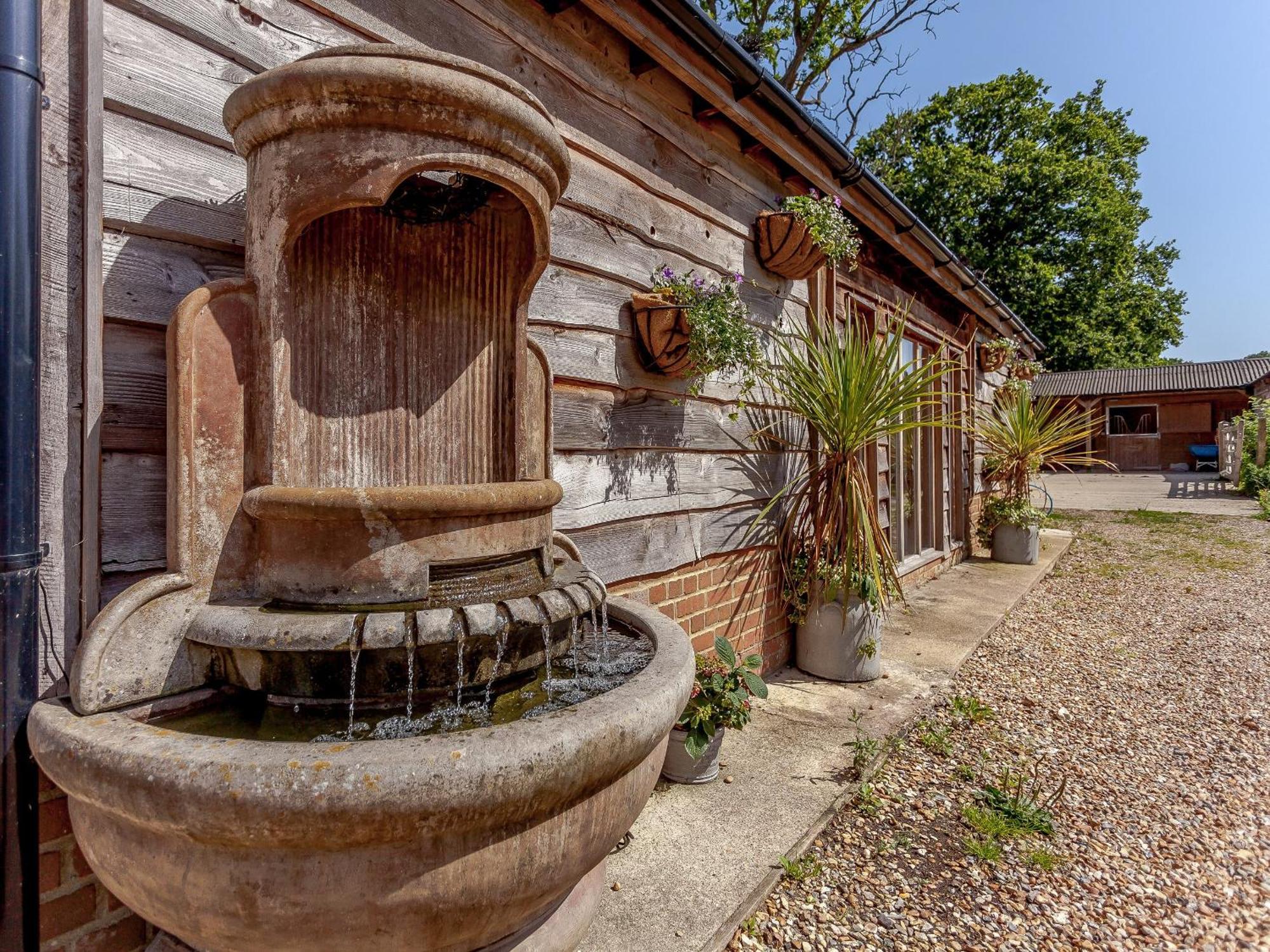 The Barn Villa Coldwaltham Exterior photo